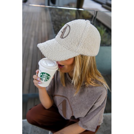 Czapka z daszkiem bouclé 