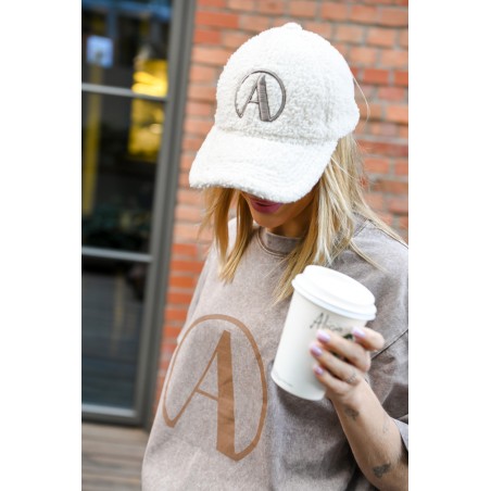 Czapka z daszkiem bouclé 