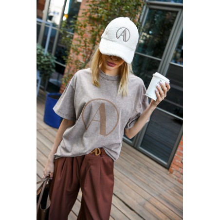 Czapka z daszkiem bouclé 