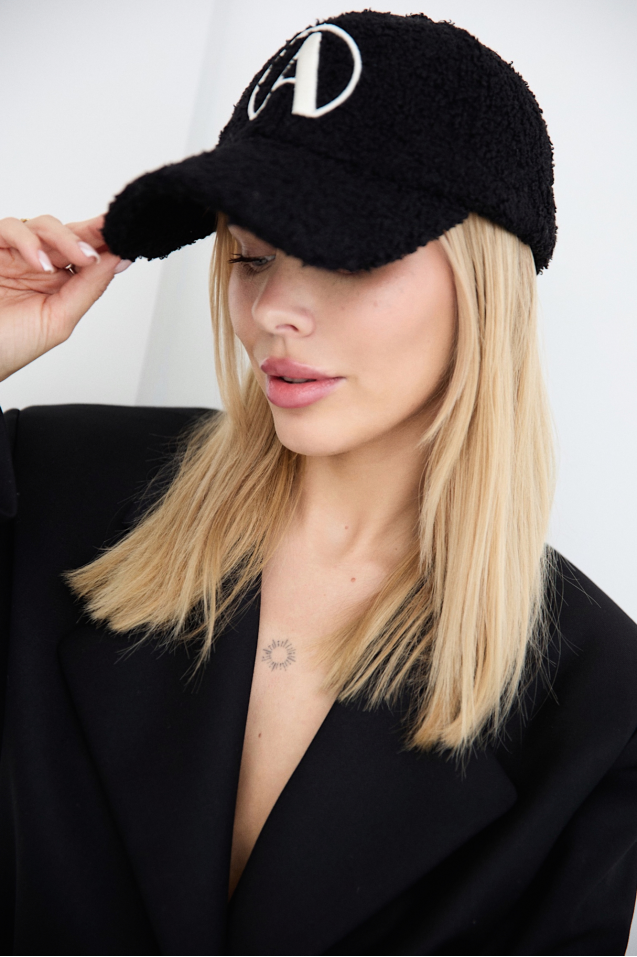 Czapka z daszkiem bouclé 