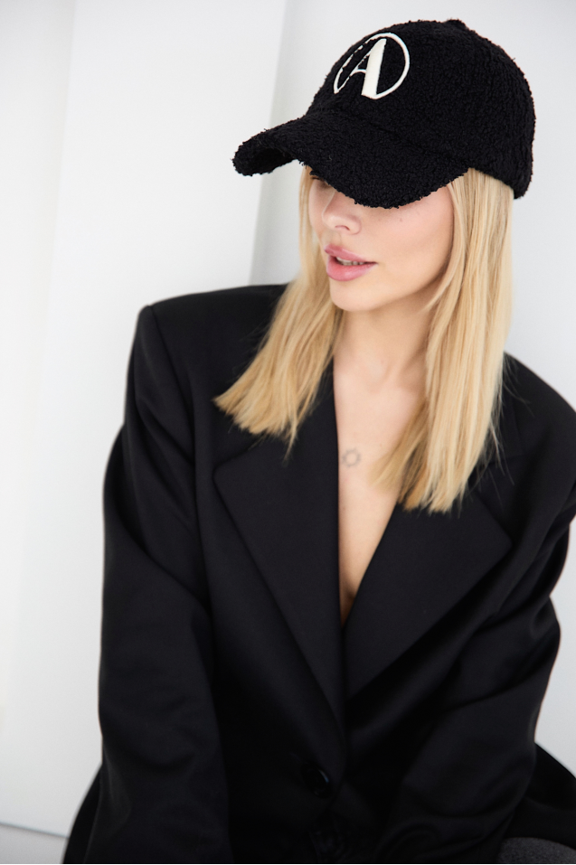 Czapka z daszkiem bouclé 